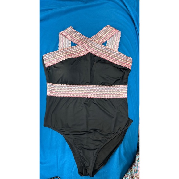 Hilor Asymmetric Cross-Strap Swimsuit. Nearly new, worn once. Size L - Picture 5 of 5
